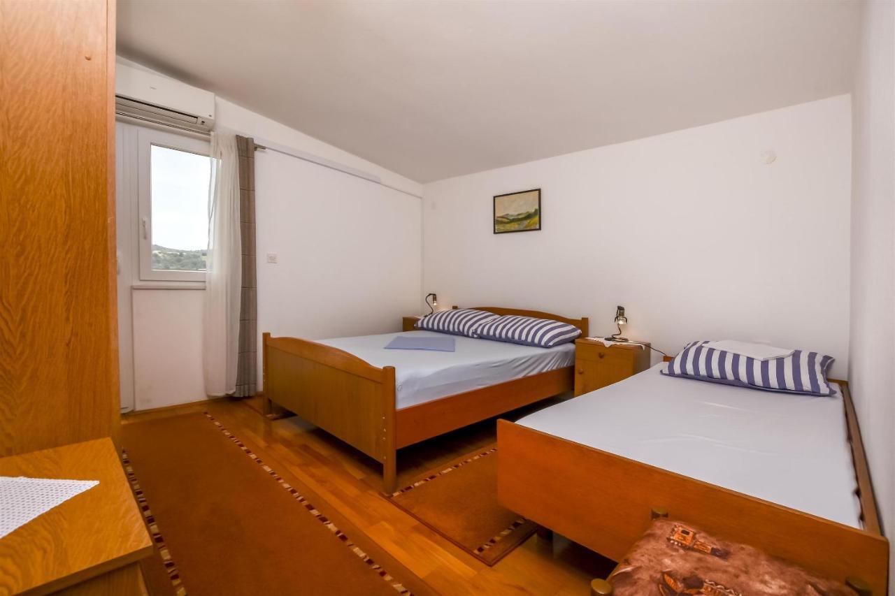 Apartment Kucinic Рогозница Экстерьер фото