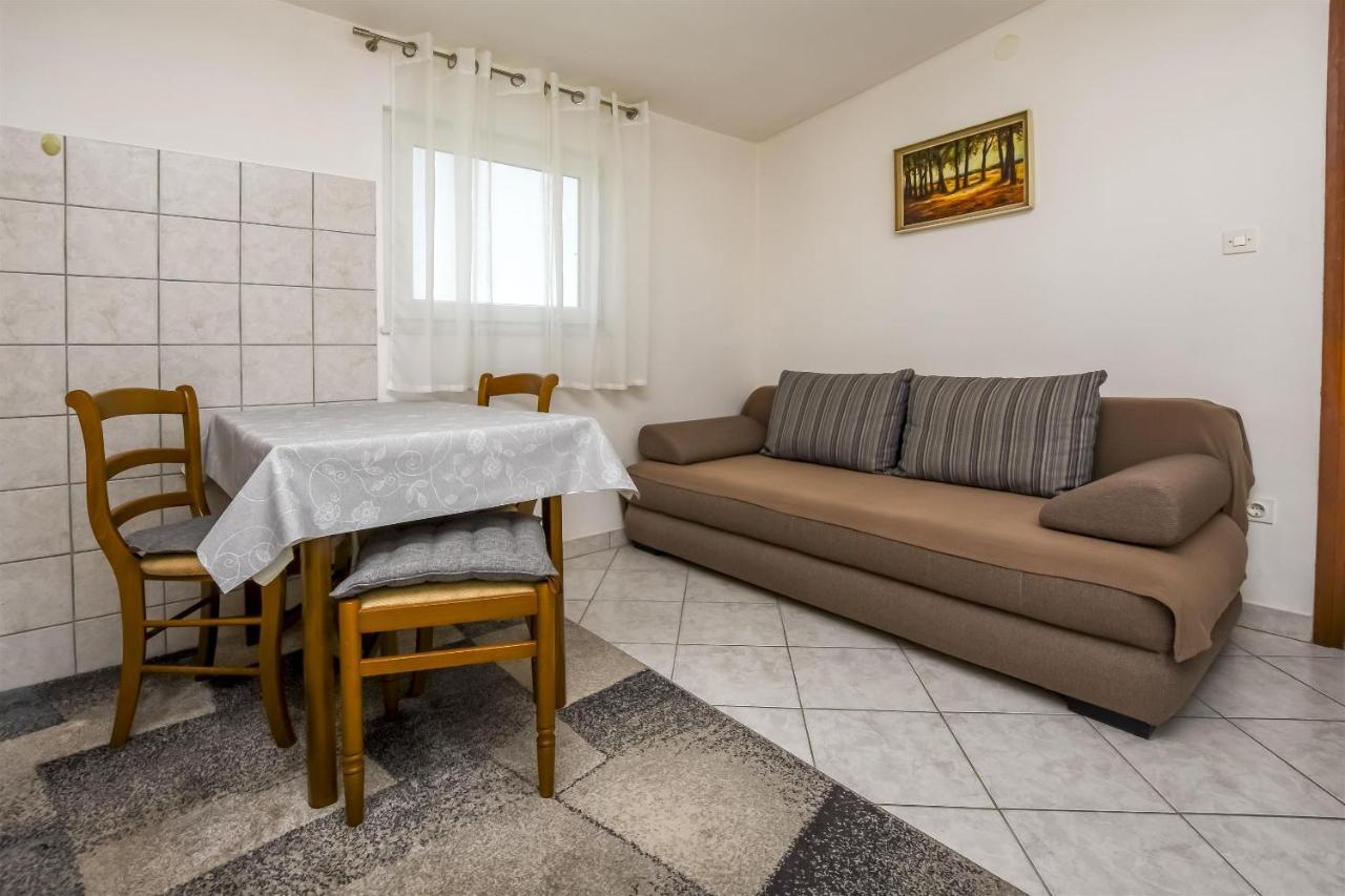Apartment Kucinic Рогозница Экстерьер фото