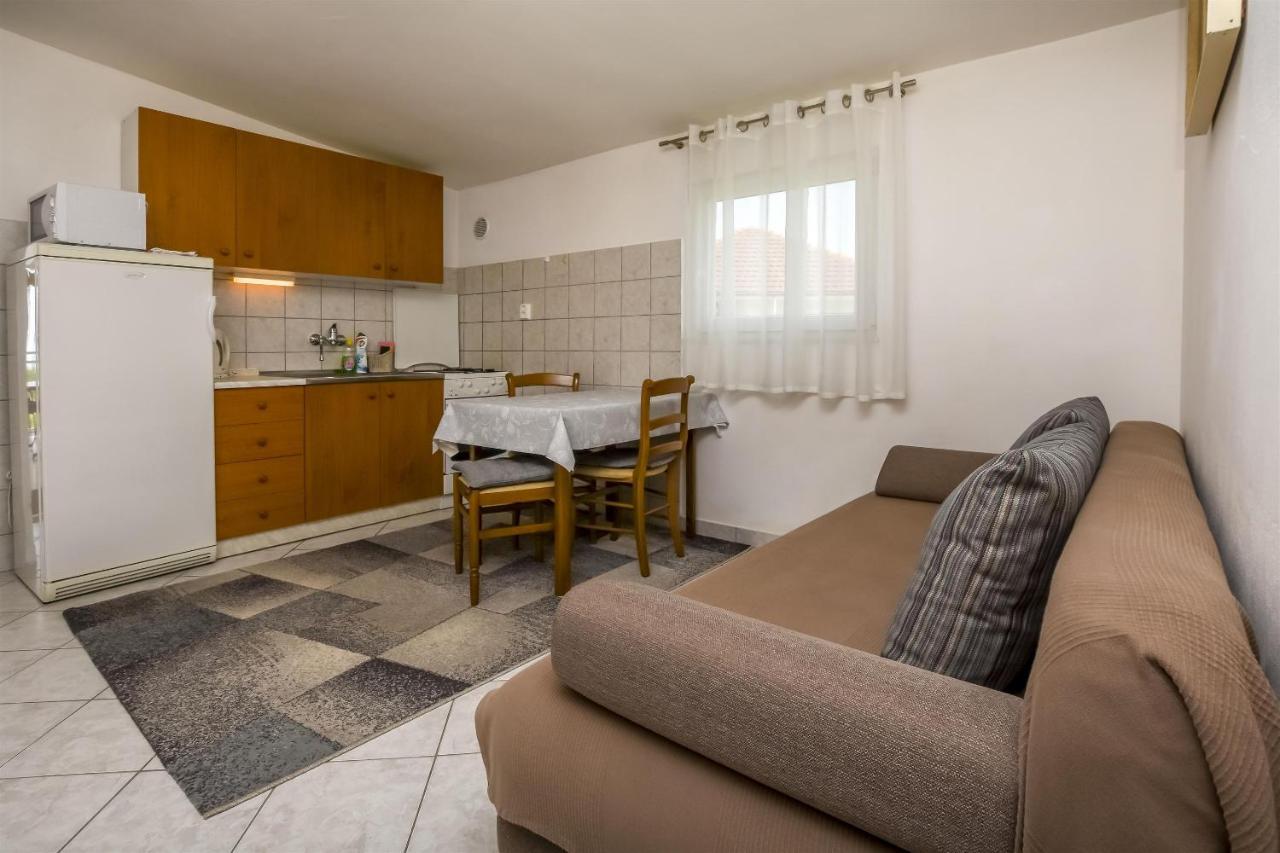 Apartment Kucinic Рогозница Экстерьер фото