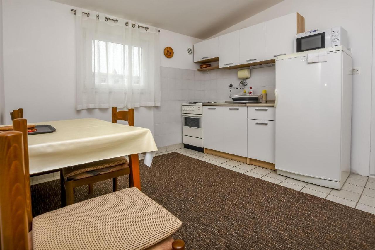 Apartment Kucinic Рогозница Экстерьер фото