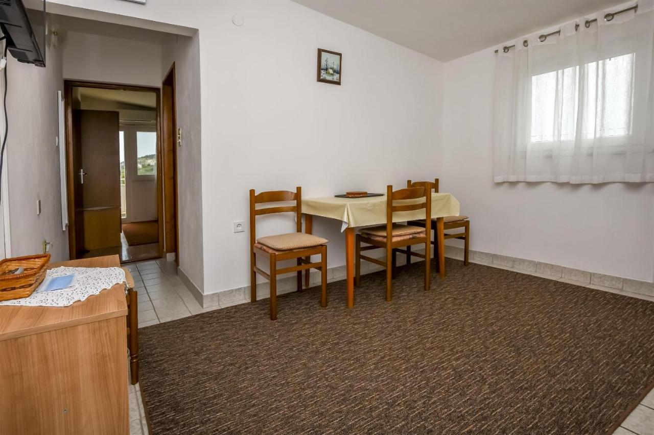 Apartment Kucinic Рогозница Экстерьер фото