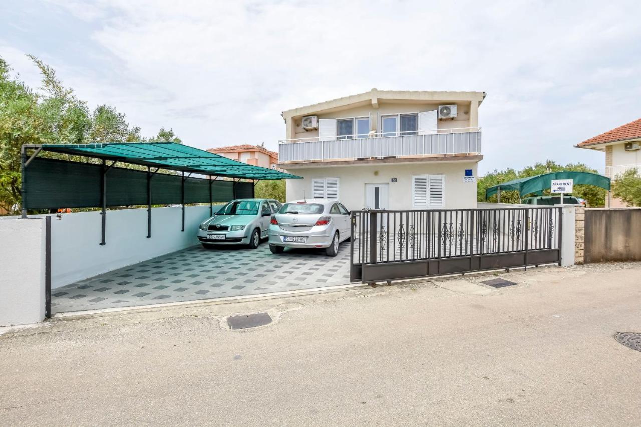 Apartment Kucinic Рогозница Экстерьер фото